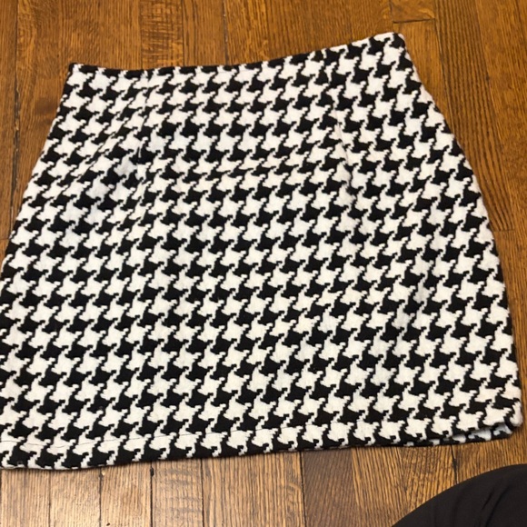 Shein Houndstooth Black and White Skirt - Picture 6 of 8